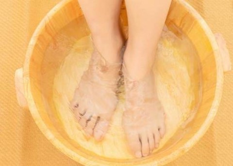 Ngâm chân nước nóng có tốt không