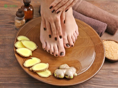Người cao huyết áp có nên ngâm chân nước gừng không
