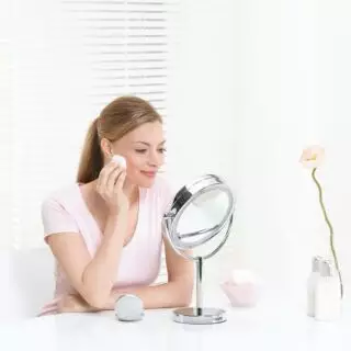 Gương trang điểm 2 mặt kèm đèn led Beurer BS69