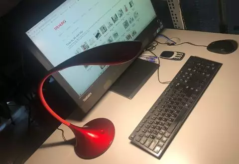 den hoc chong can protex mau do