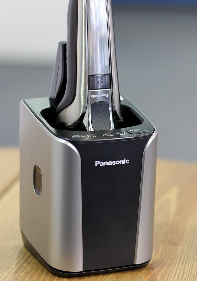 may cao rau Panasonic ES-LV9Q tu dong ve sinh