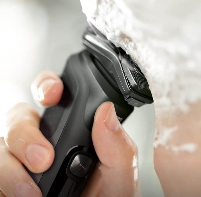 chế độ cạo ướt dùng bọt hoặc gel cạo râu