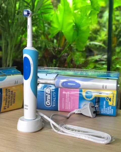 ban chai danh rang dien Oral-B Vitality ProWhite
