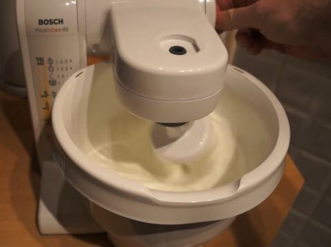 may nhoi bot Bosch MUM4600 cua duc